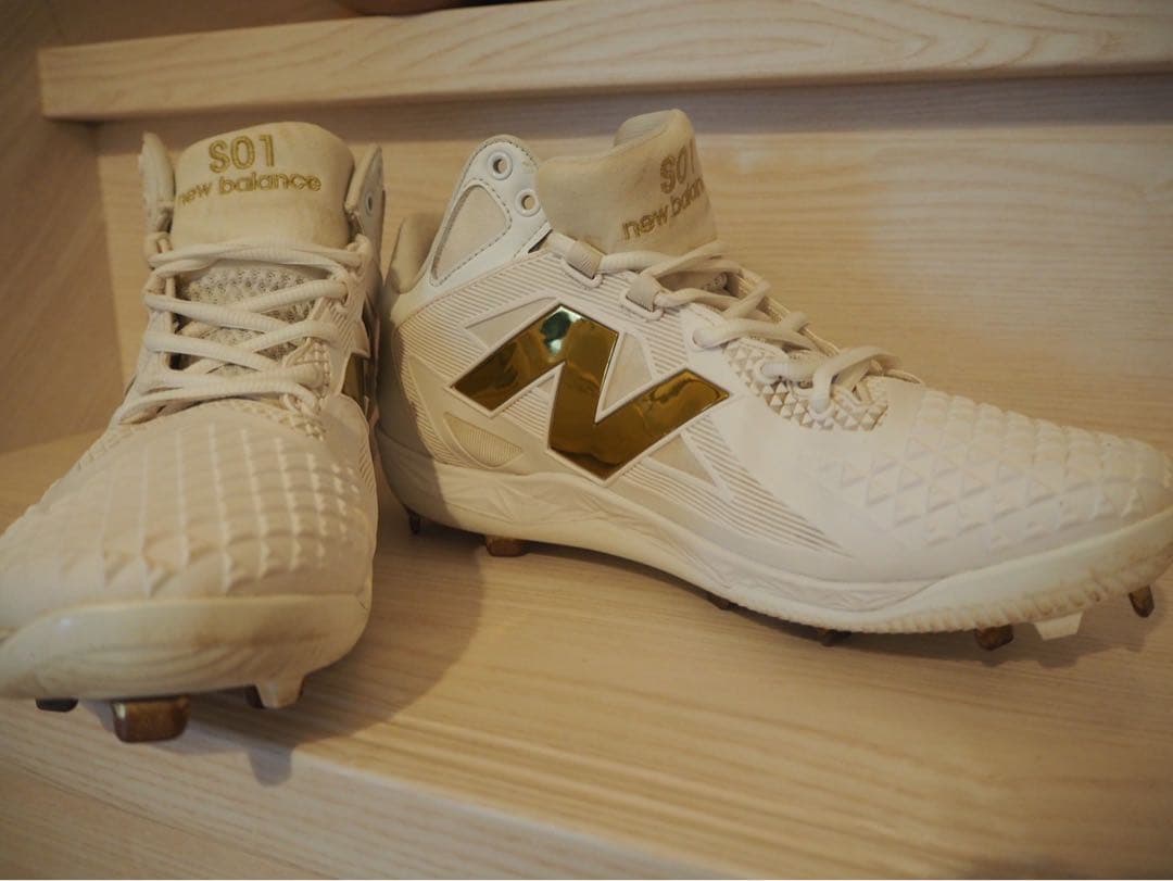 Ohtani v1 New Balance スパイク ホワイト/ゴールド