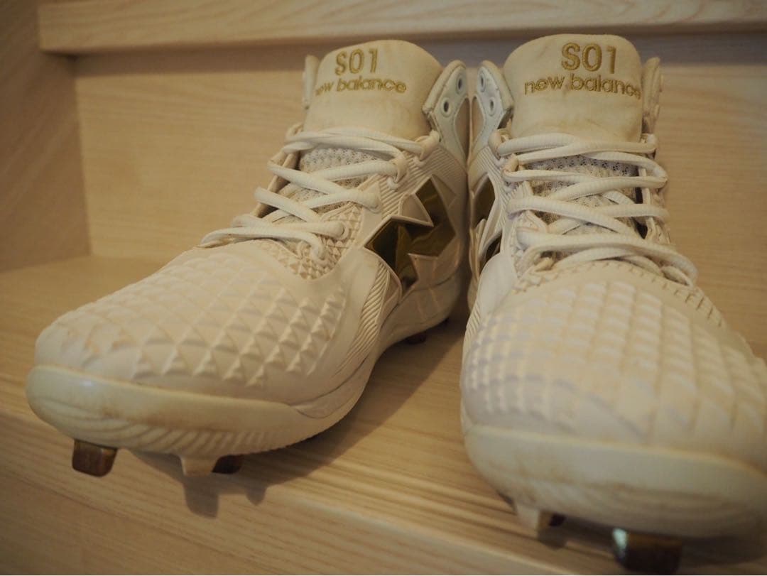 Ohtani v1 New Balance スパイク ホワイト/ゴールド