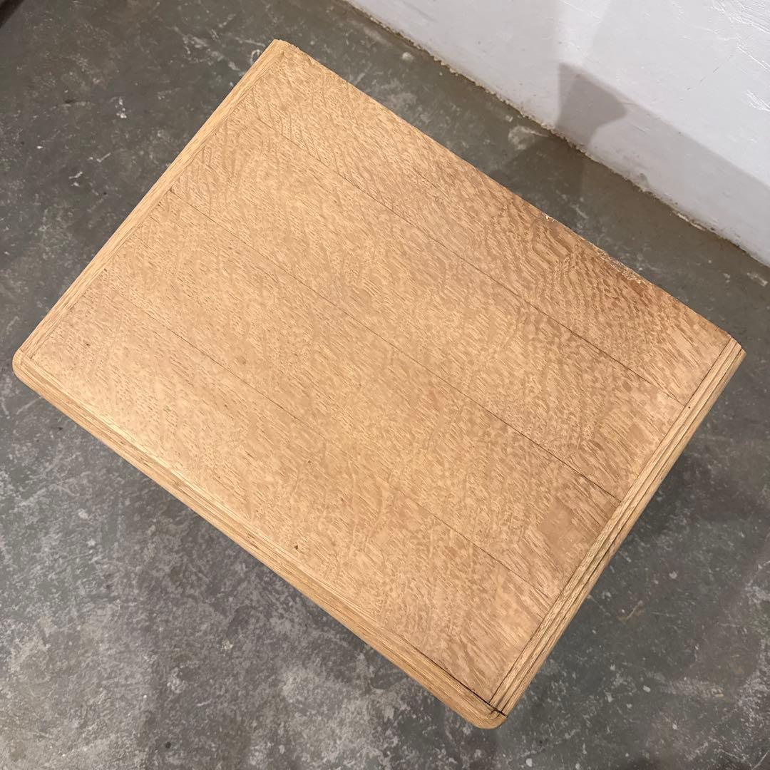 ビンテージ　木製サイドテーブル　猫脚　剥離　ベッドサイドテーブル