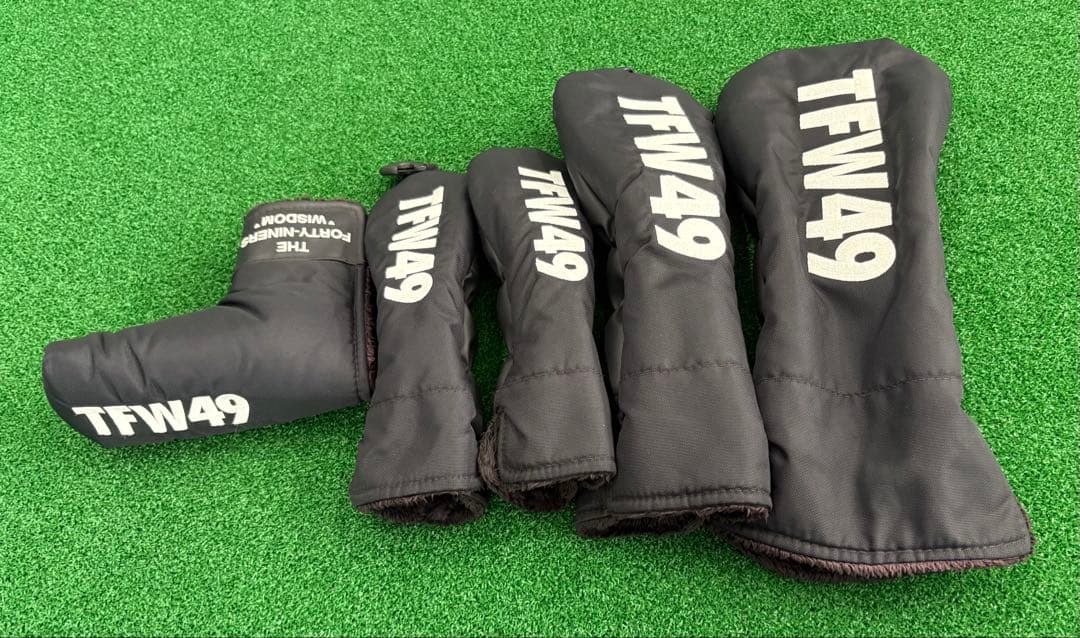 TFW49 スタンドキャディバッグ　ヘッドカバー付き