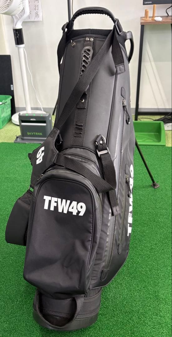 TFW49 スタンドキャディバッグ　ヘッドカバー付き