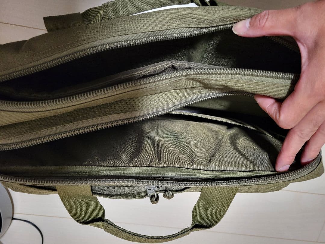 TASMANIAN TIGER オリーブグリーンバッグ