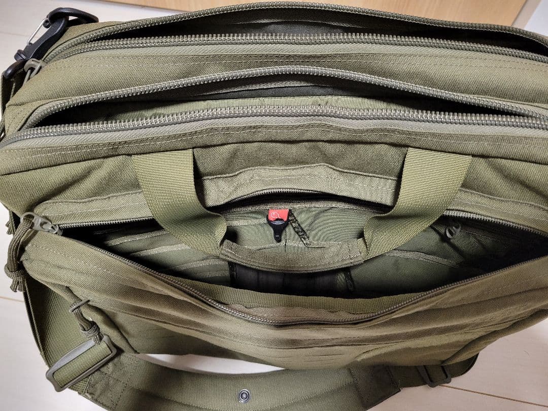 TASMANIAN TIGER オリーブグリーンバッグ