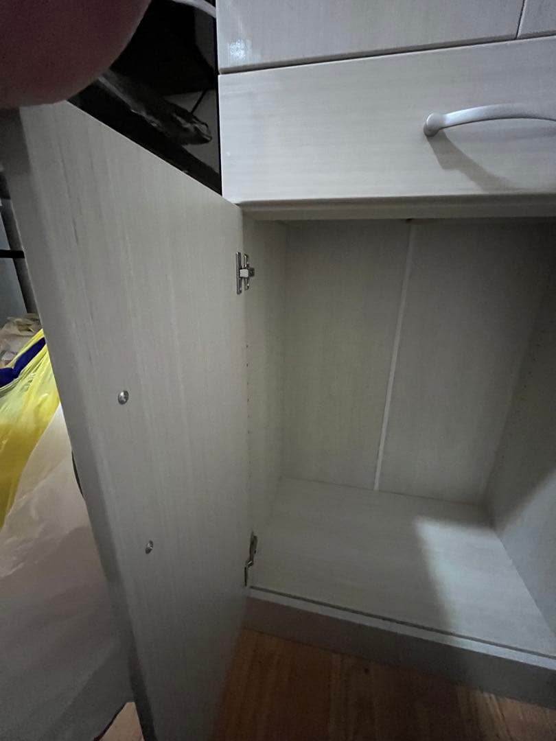 キッチンキャビネット　シルバー 木製 食器棚 ガラス扉