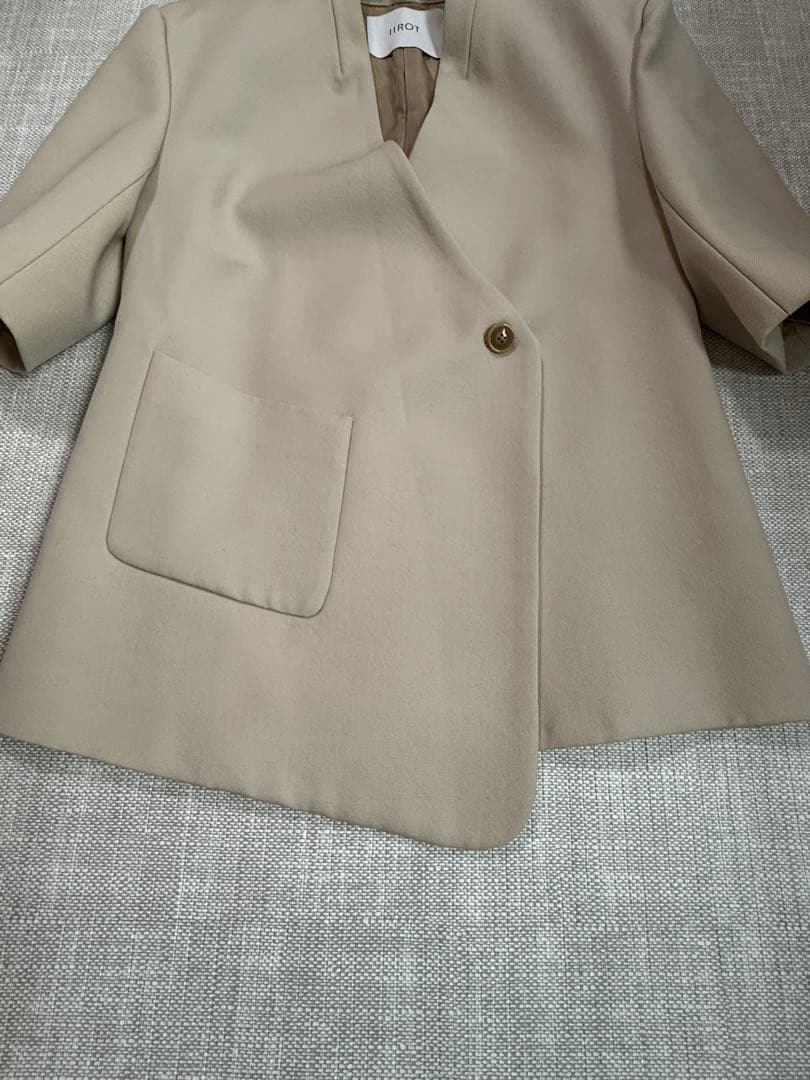 IIROTノーカラーミドルスリーブウールジャケット/アイボリー