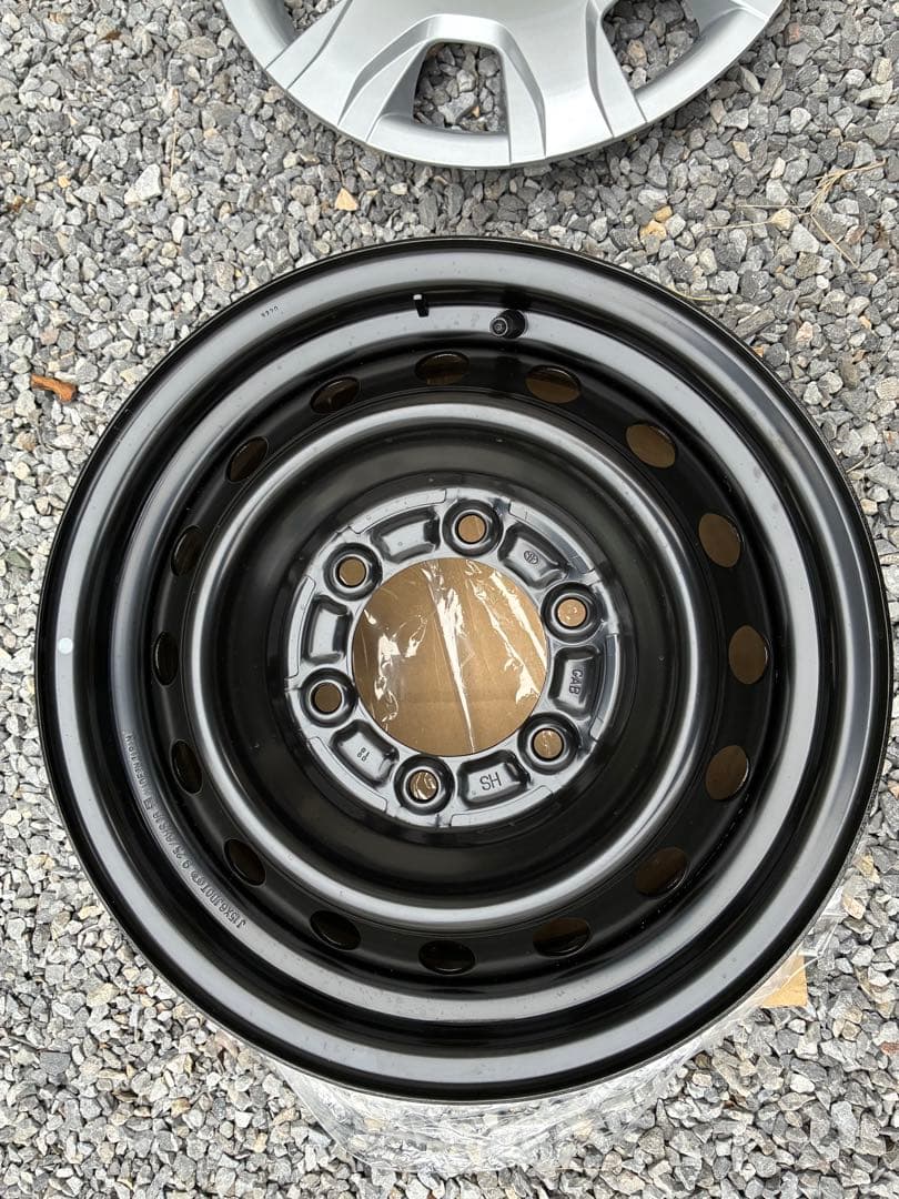 15インチ　未使用　現行ハイエース　新車外し純正ホイール　ホイールカバー付き4本