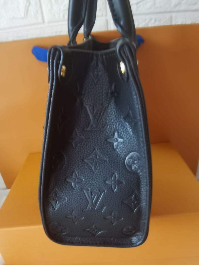 ブラックショルダーバッグ