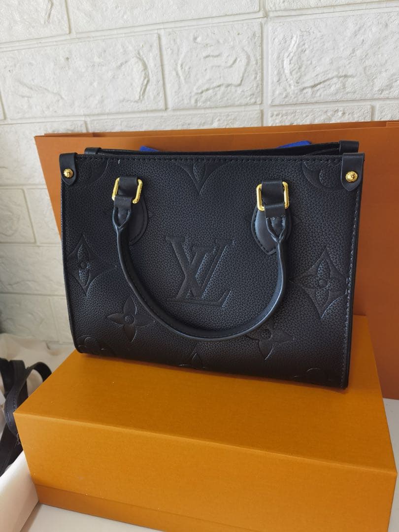 ブラックショルダーバッグ