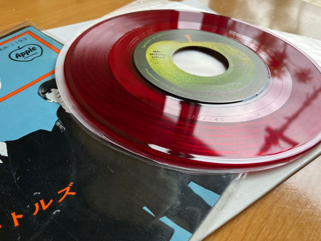 新品の赤盤　ミスタームーンライト　ビートルズ