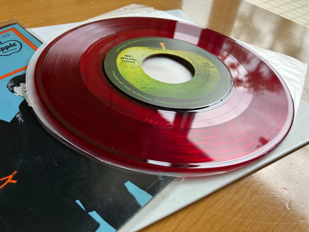 新品の赤盤　ミスタームーンライト　ビートルズ