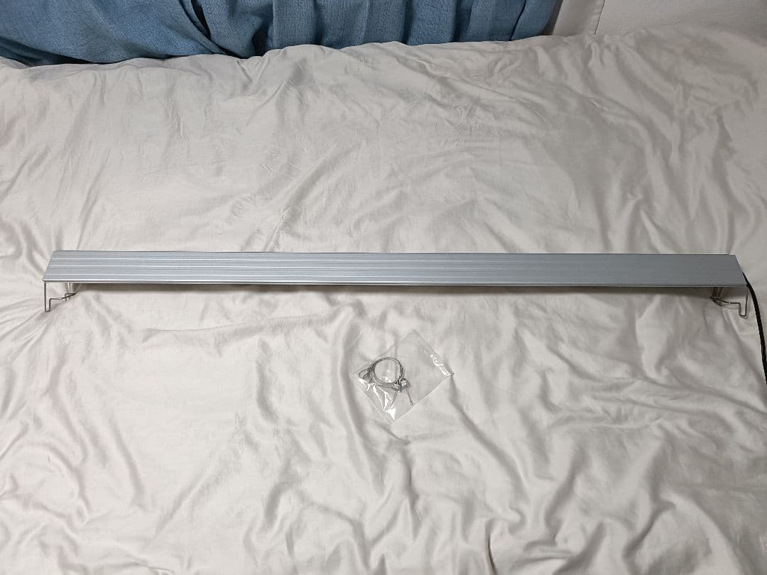 アクロ　トライアングルLED VIVID120 吊り下げ式&スタンド付き ②