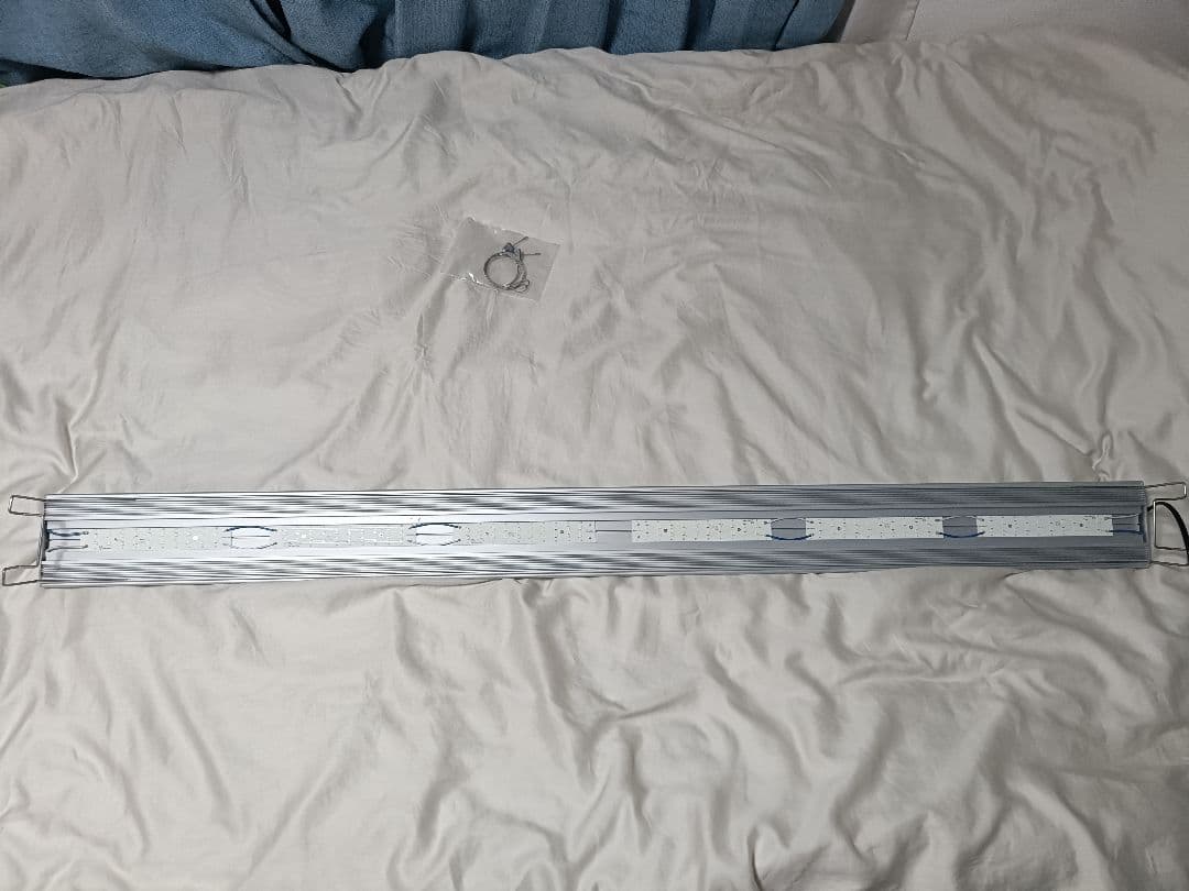 アクロ　トライアングルLED VIVID120 吊り下げ式&スタンド付き ②