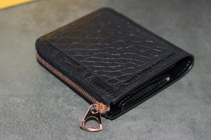 ITTI イッチ CRISTY VERY COMPACT WLT 黒 クロコ