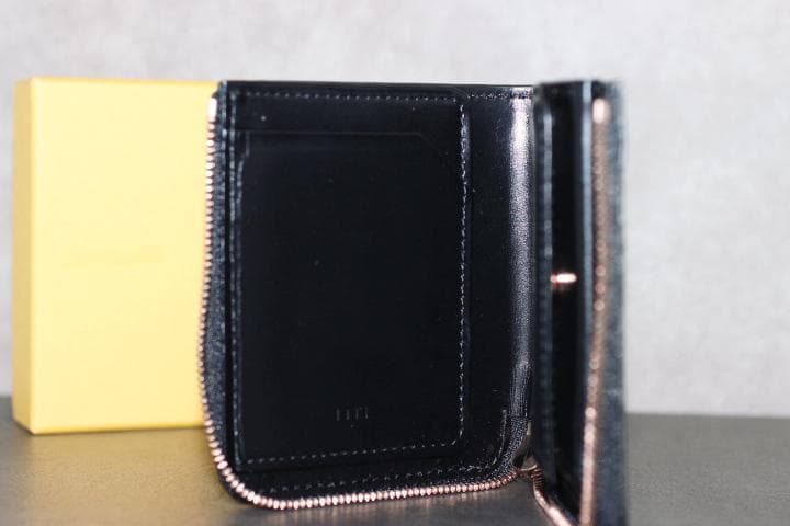 ITTI イッチ CRISTY VERY COMPACT WLT 黒 クロコ