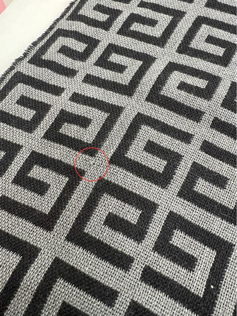 Givenchy 幾何学模様 イタリア製 ジバンシィ4Gロゴ総柄マフラーストール