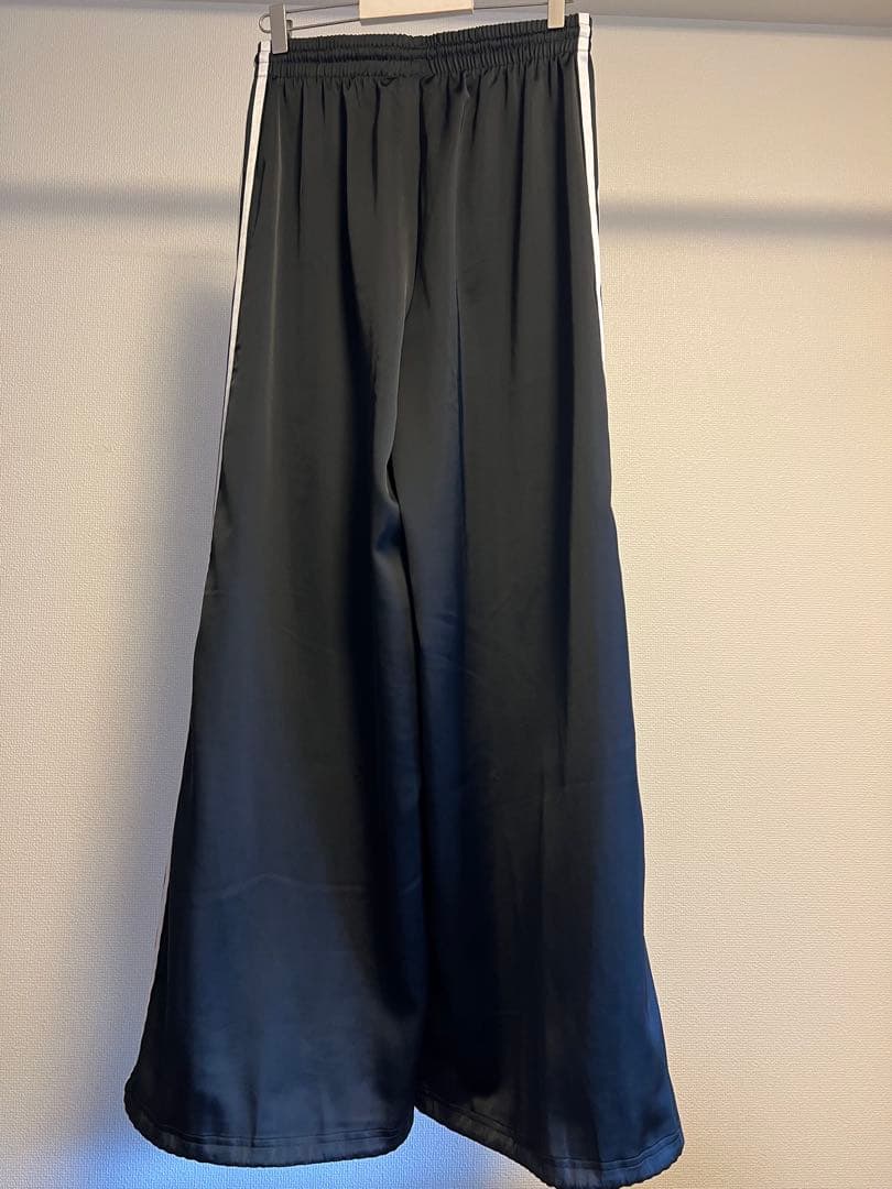 adidas originals アディダス　サテンワイドレッグトラックパンツ