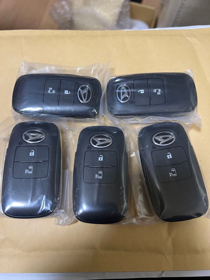 新品　未登録　ダイハツ　タントカスタムLA650S等　現行ダイハツ3ボタン　5個