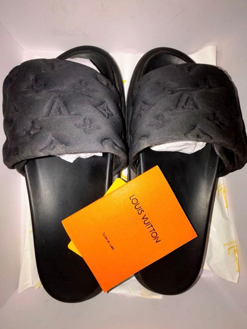 LOUIS VUITTON ✨プールピローライン・ミュール LV ノワール