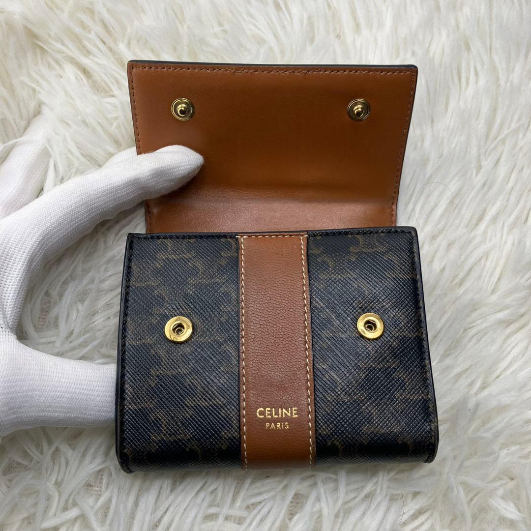 ラテ様✨ CELINE スモール トリフォールド ウォレット トリオンフ レザー