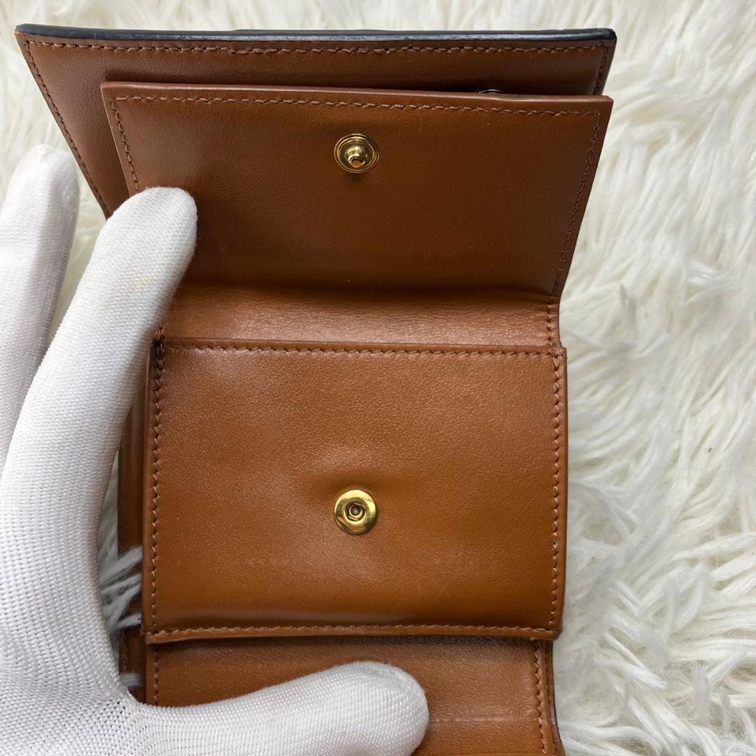 ラテ様✨ CELINE スモール トリフォールド ウォレット トリオンフ レザー