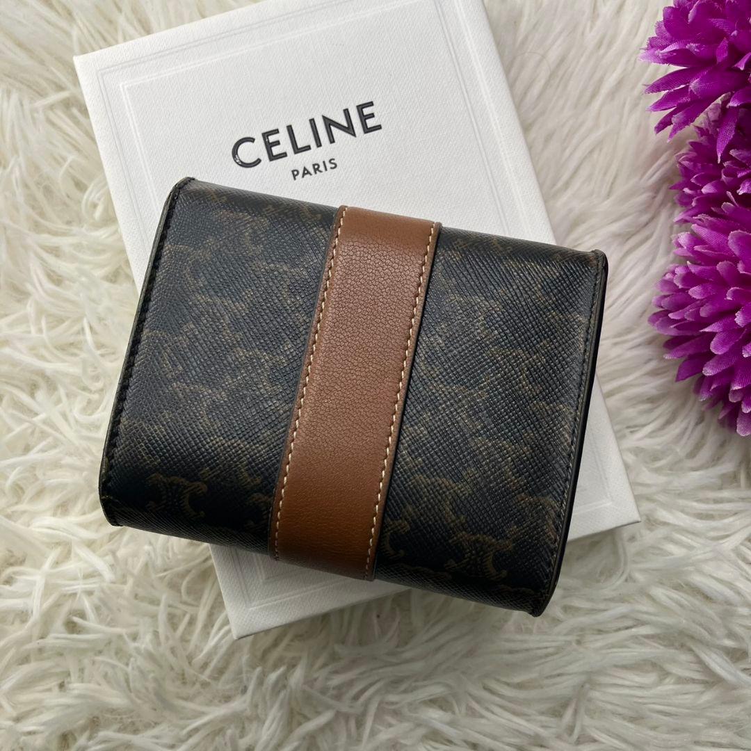 ラテ様✨ CELINE スモール トリフォールド ウォレット トリオンフ レザー