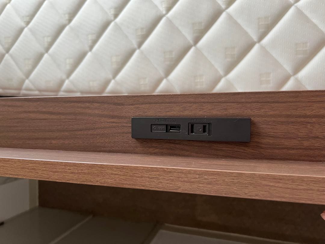 ニトリ　クイーンベッド(ヴァイン)マットレス込み