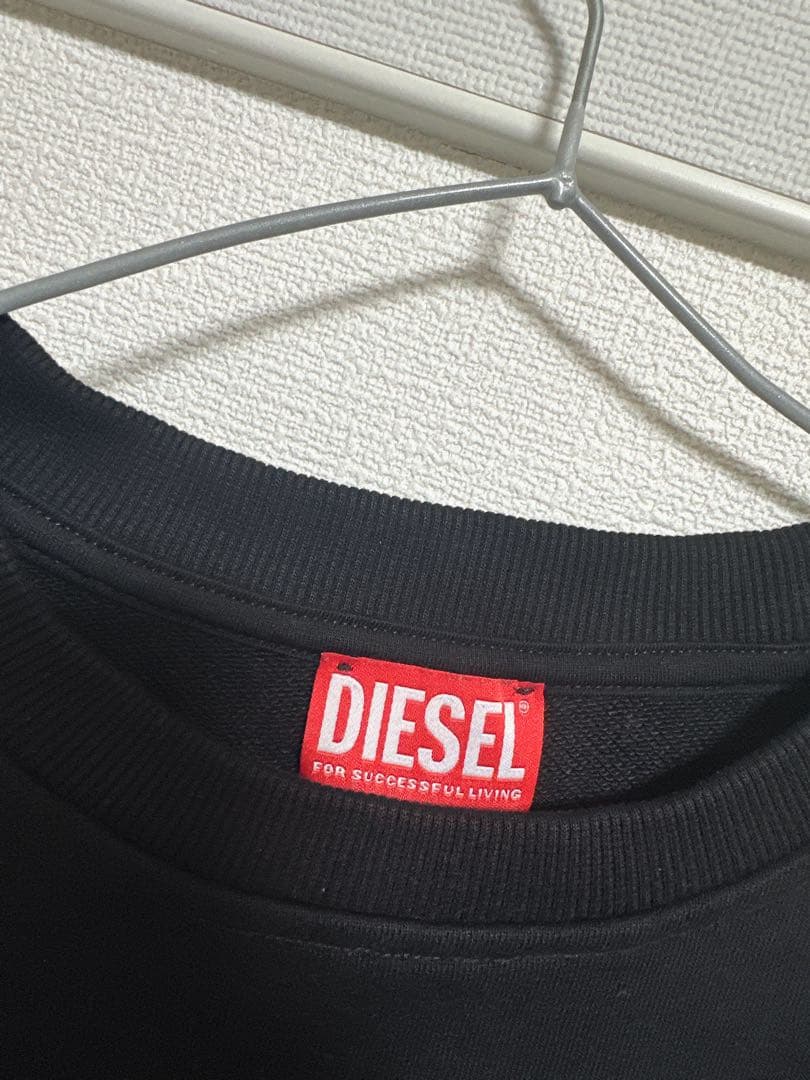 DIESEL クロップド ブラック トップス