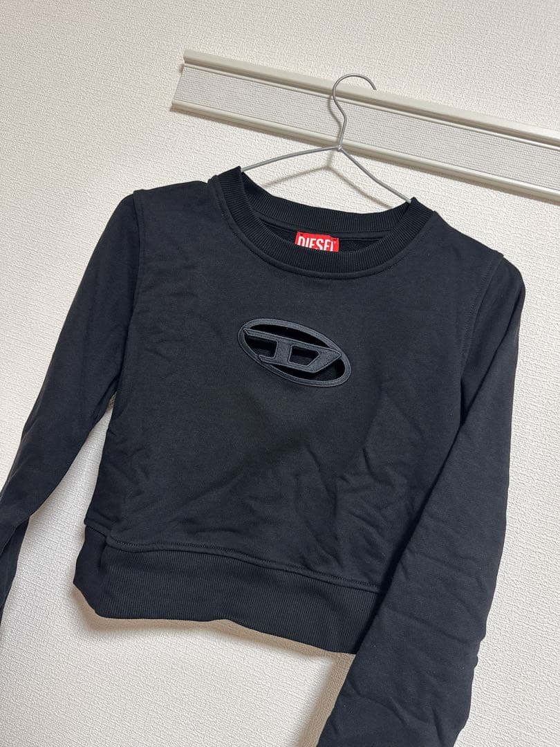 DIESEL クロップド ブラック トップス