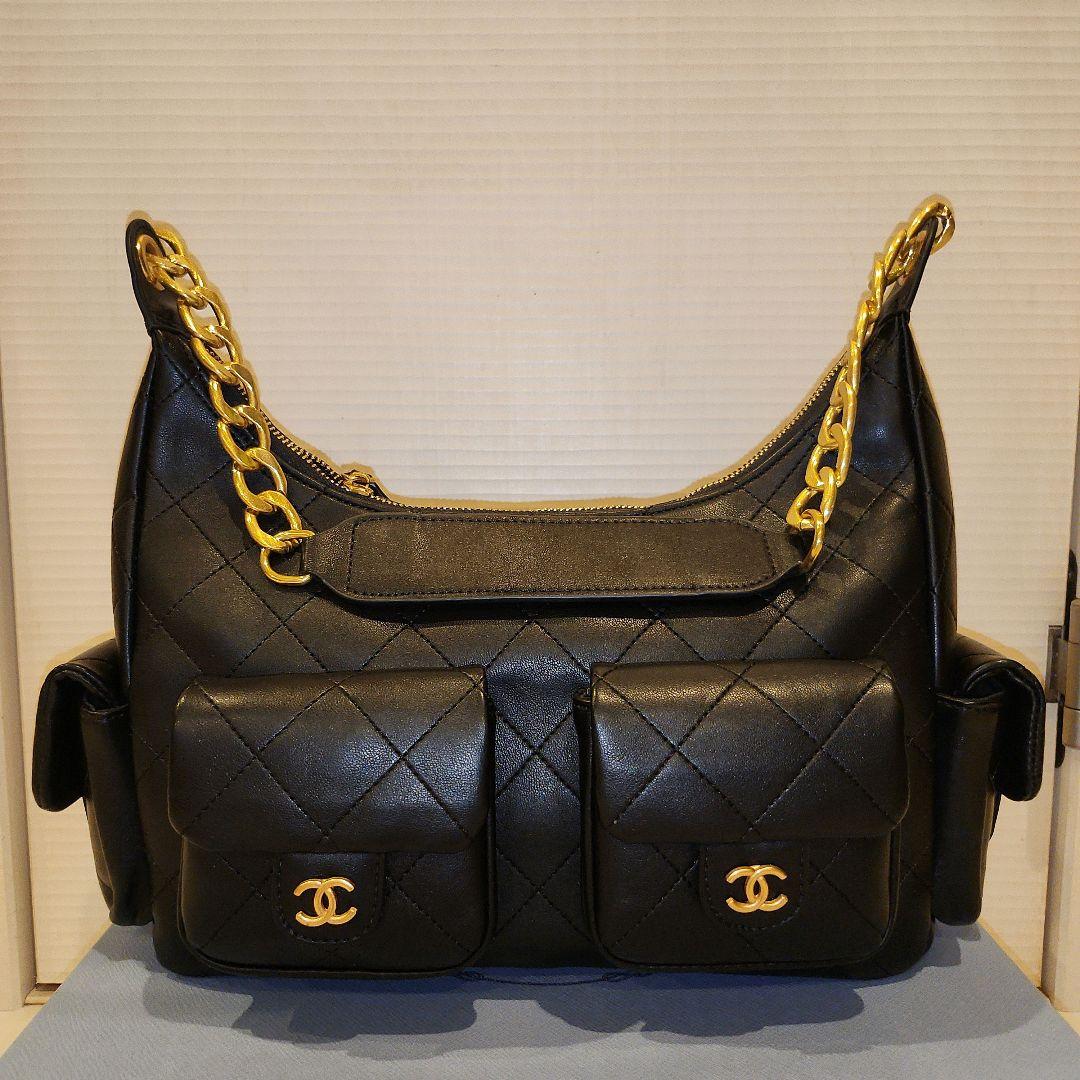 CHANEL　ホーボーバッグ　シープスキン本革