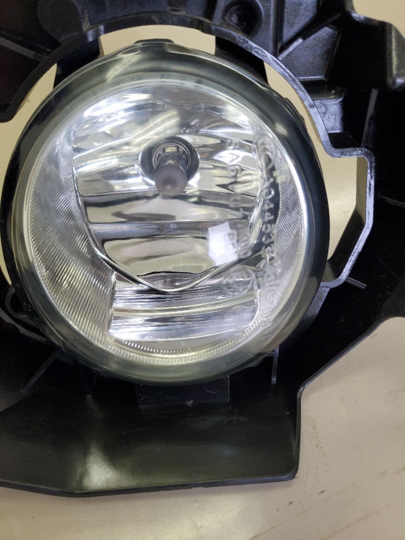 お値下げしましたトヨタアルファード20系 ステー付き純正フォグランプユニット左右