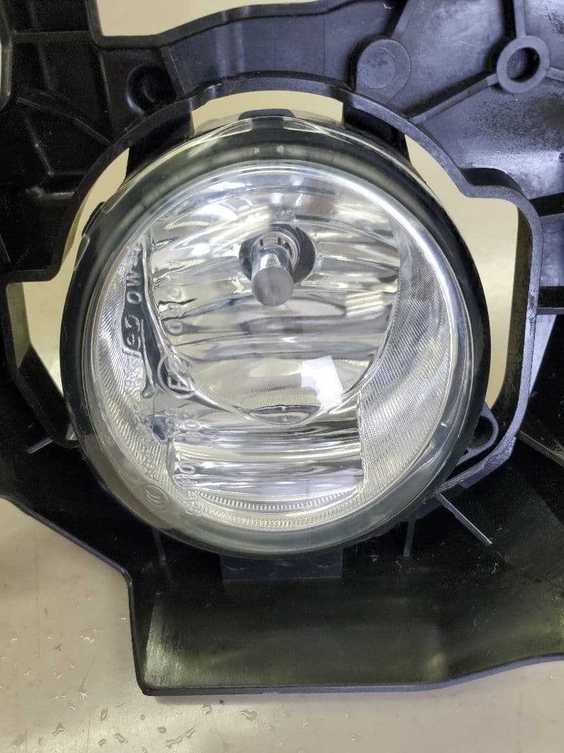 お値下げしましたトヨタアルファード20系 ステー付き純正フォグランプユニット左右