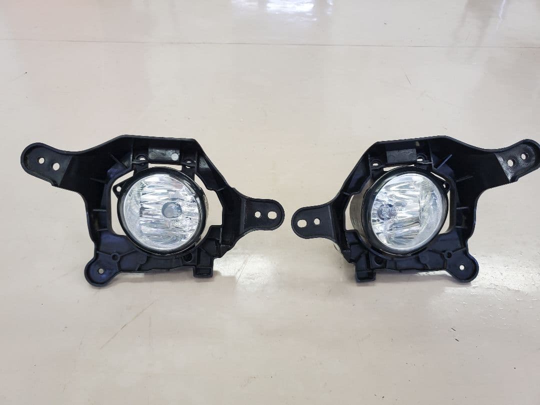 お値下げしましたトヨタアルファード20系 ステー付き純正フォグランプユニット左右