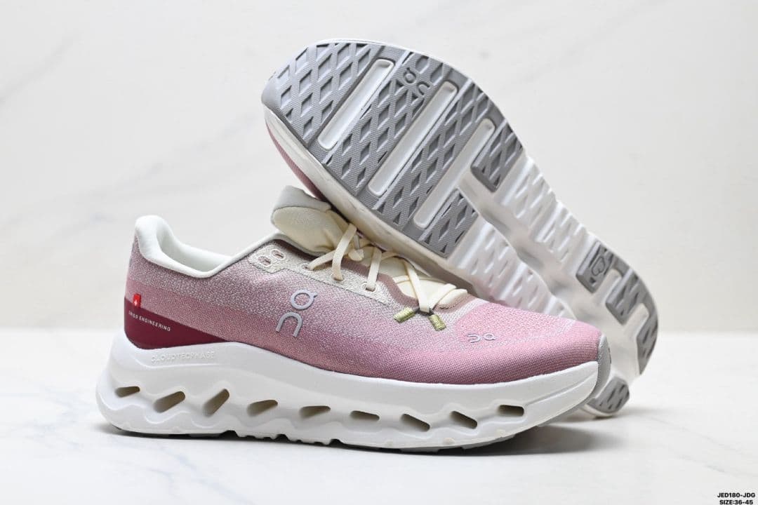 On ピンク ランニングシューズ