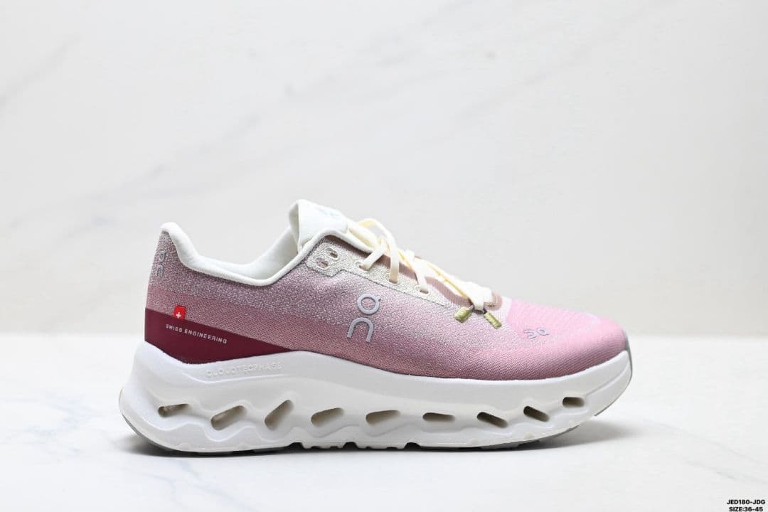 On ピンク ランニングシューズ