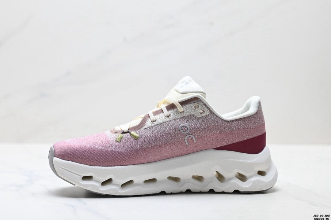 On ピンク ランニングシューズ