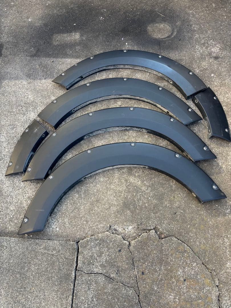 ハイエースワイドナロー　ジャオスオーバーフェンダー