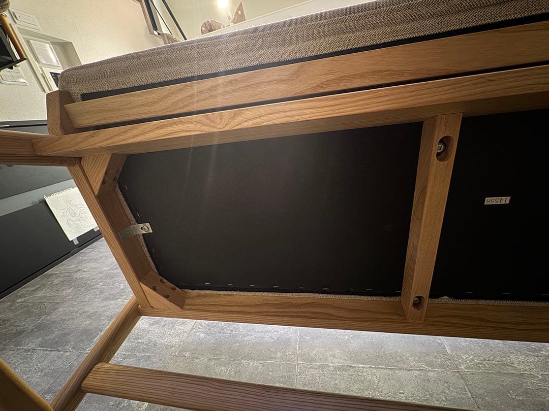 シンプルな木製ベンチ グレー