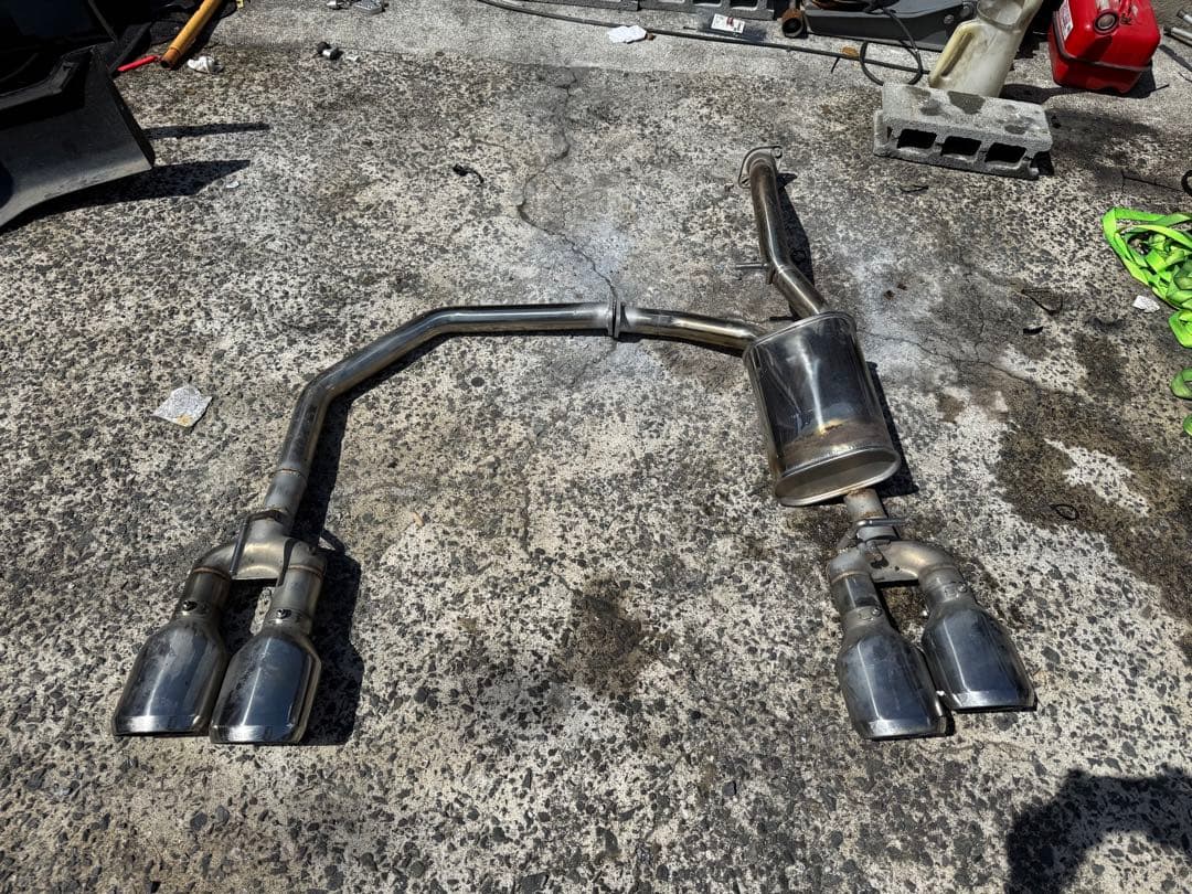 30プリウス　社外マフラー　シルクブレイズ