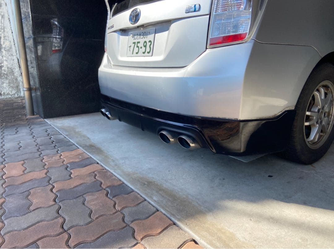 30プリウス　社外マフラー　シルクブレイズ