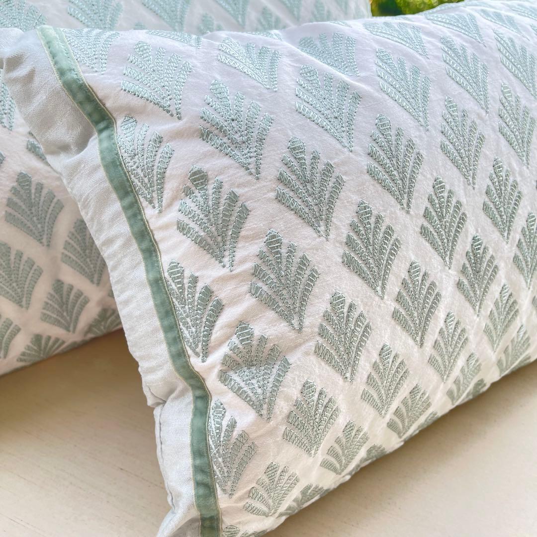 [2個]ローラアシュレイ 刺繍まくらクッション　フローレン　新品2個　フェザー