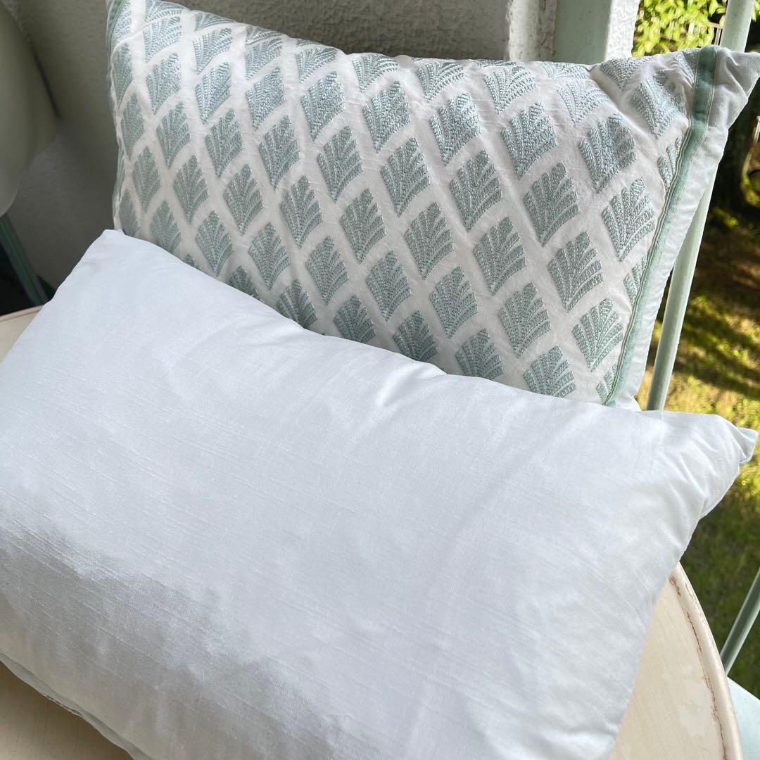 [2個]ローラアシュレイ 刺繍まくらクッション　フローレン　新品2個　フェザー