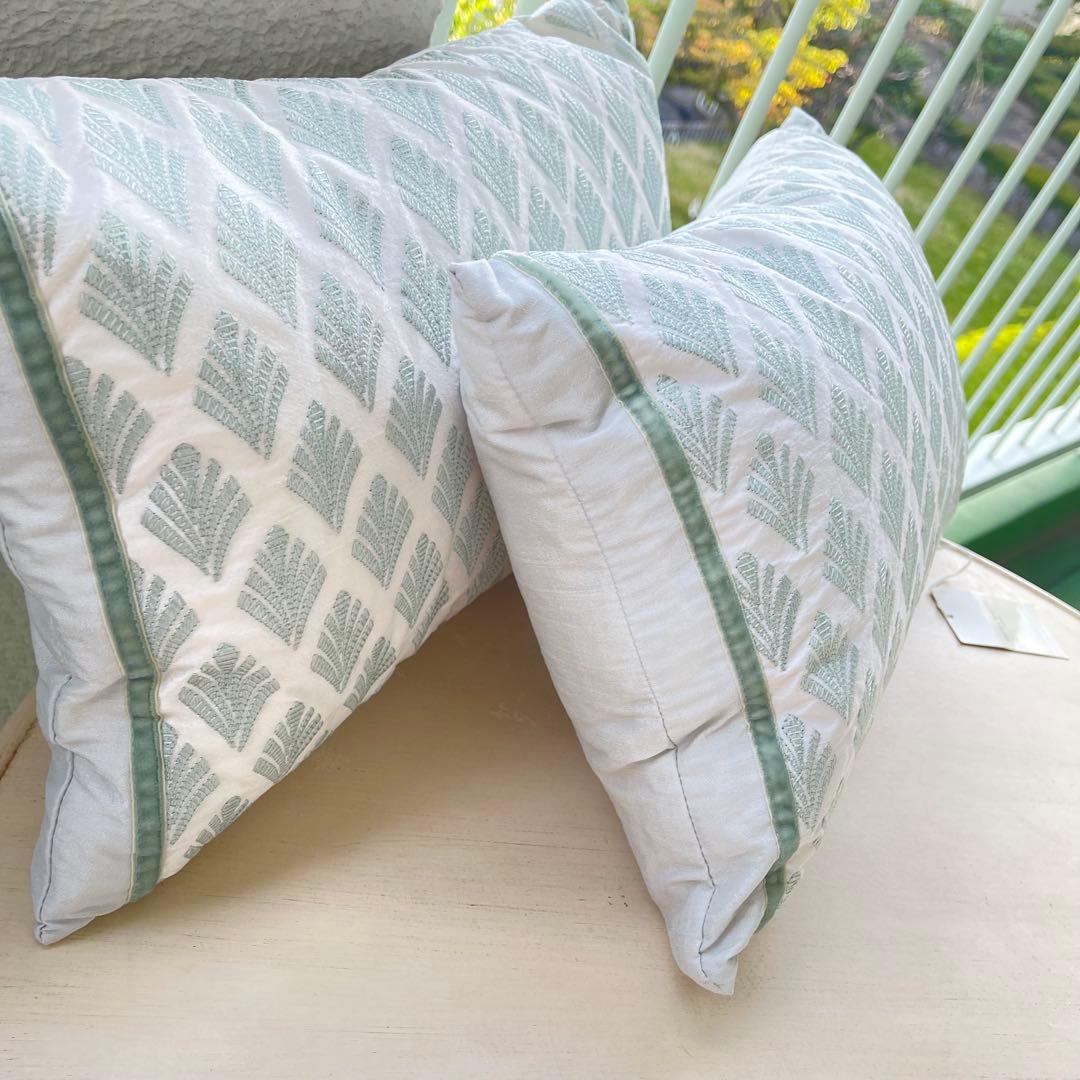 [2個]ローラアシュレイ 刺繍まくらクッション　フローレン　新品2個　フェザー
