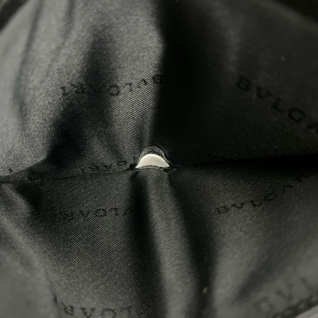 正規品　美品　ブルガリ　二つ折り財布　コンパクトウォレット　ブラック　レザー