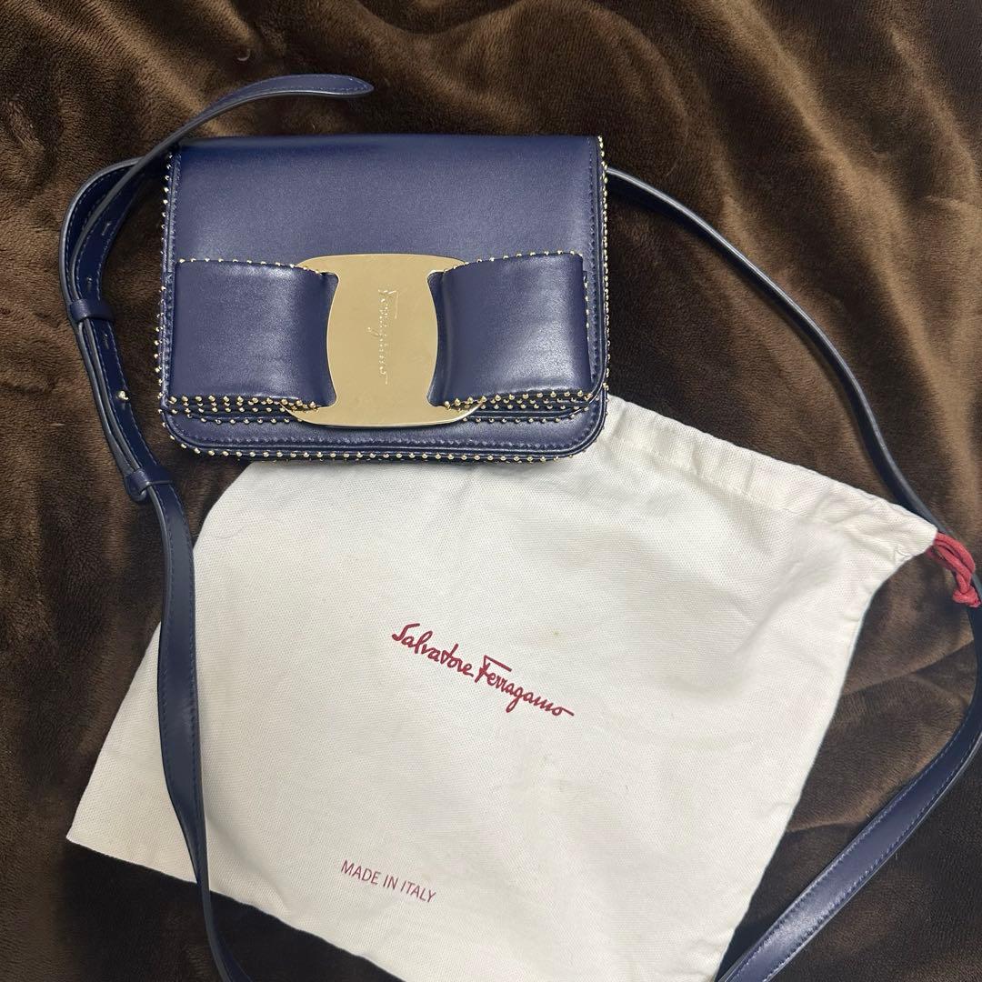 【土日限定】フェラガモ　ショルダーバッグ
