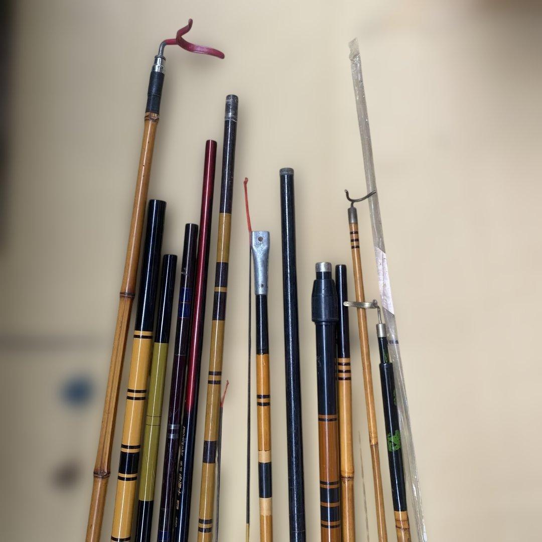 【釣り竿と竿掛けセット】多様な釣り竿コレクション 実用セット
