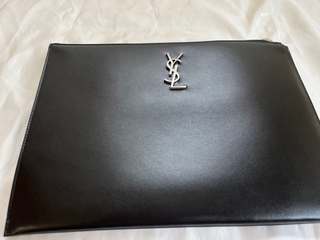 ほぼ新品　SAINT LAURENT　サンローラン モノグラム クラッチバッグ