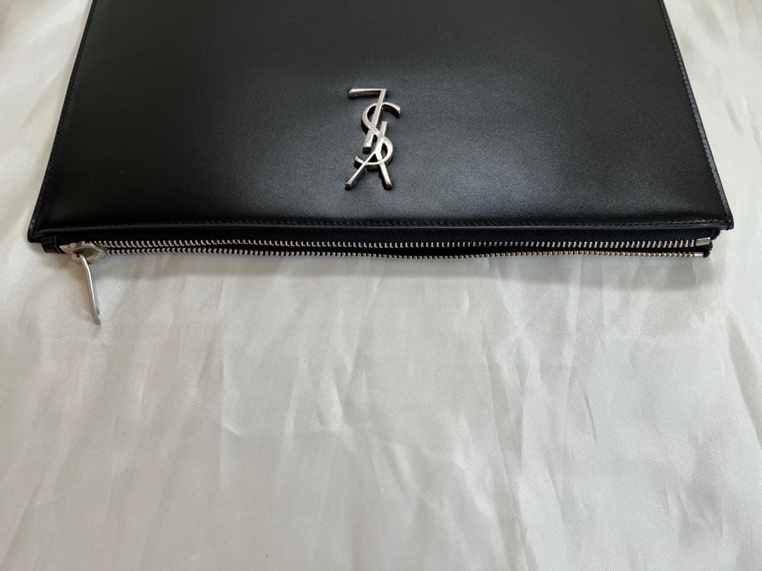 ほぼ新品　SAINT LAURENT　サンローラン モノグラム クラッチバッグ