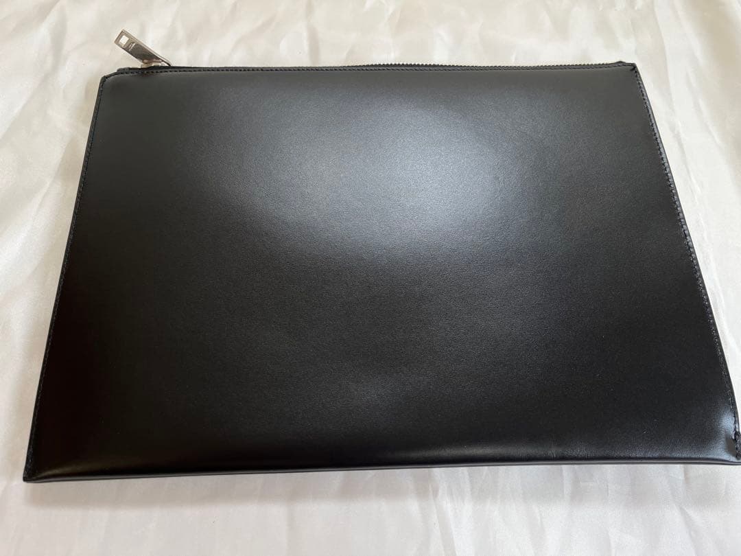 ほぼ新品　SAINT LAURENT　サンローラン モノグラム クラッチバッグ