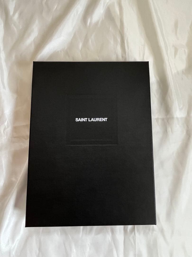 ほぼ新品　SAINT LAURENT　サンローラン モノグラム クラッチバッグ