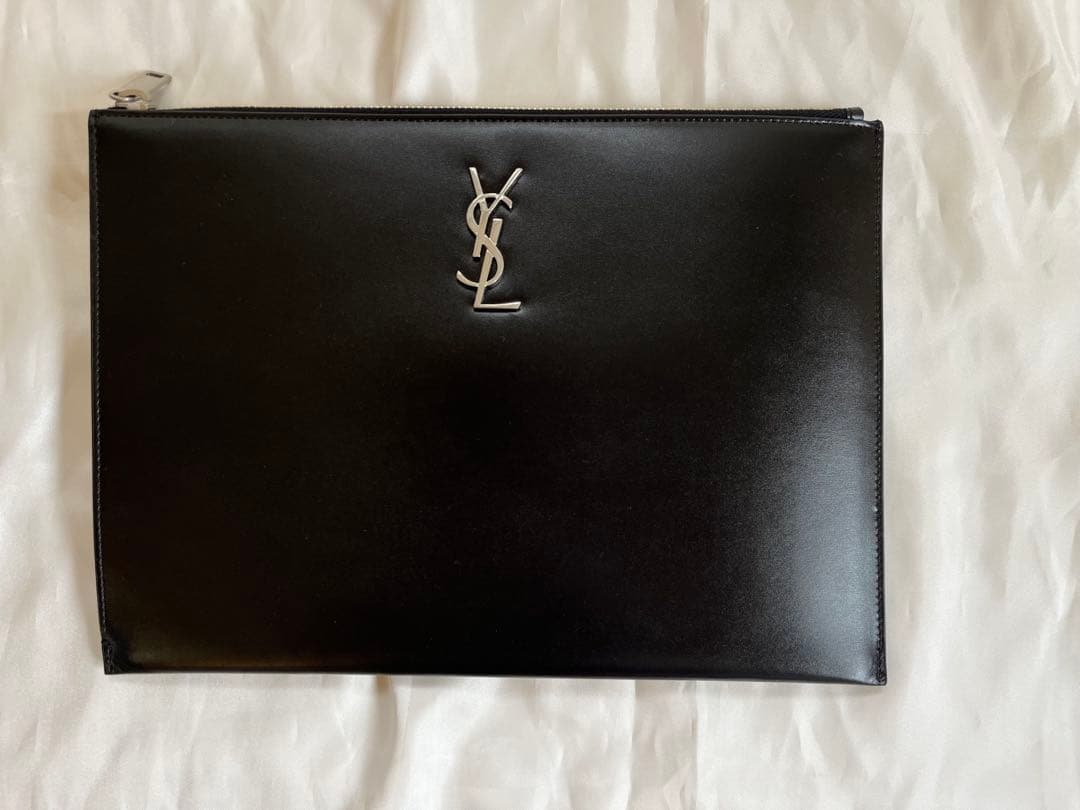 ほぼ新品　SAINT LAURENT　サンローラン モノグラム クラッチバッグ